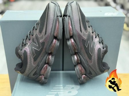 اسود بنفسجي